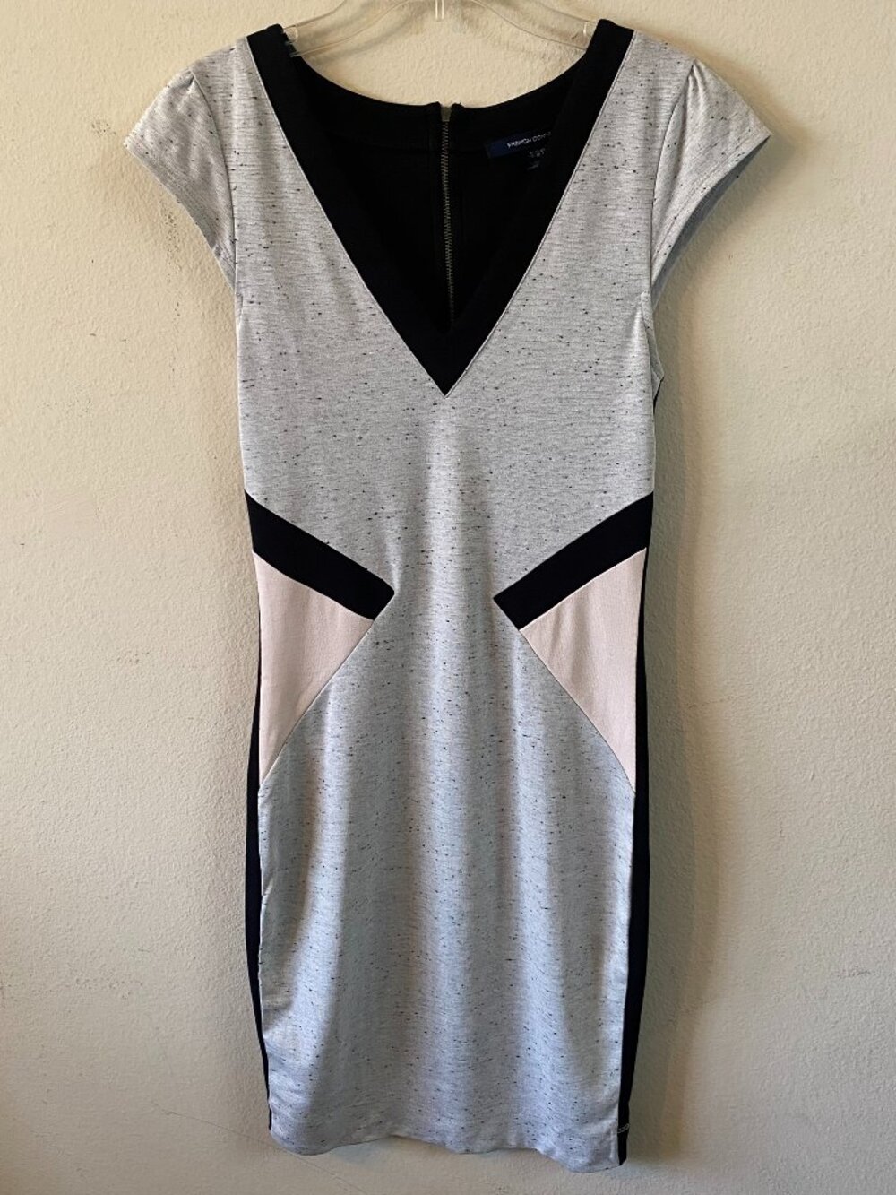 FRENCH CONNECTION SIZE 6 GRAY & BLACK CAPSLEEVE COLOR BLOCK BODYCON SHEATH DRESS